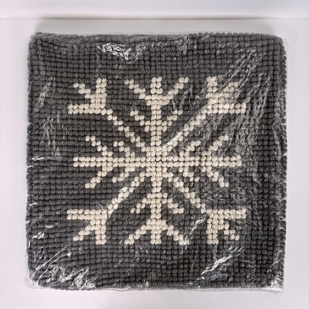 NWT Mina Victory‎ Loop Snowflake Pillow Cover 22x22 Gray Ivory Nourison